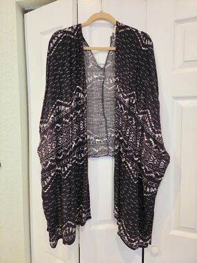 Women's Dark Purple/Black and  White Open-Front Patterned Draped Shawl